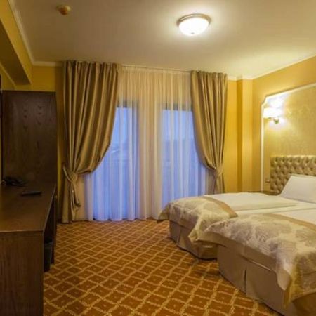 Hotel Bulevard Хунедоара Екстериор снимка