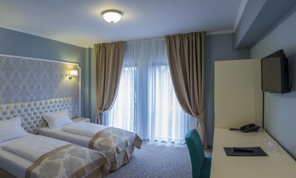 Hotel Bulevard Хунедоара Екстериор снимка